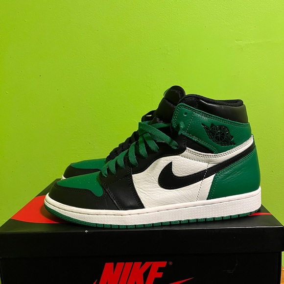 Air Jordan 1 Retro High OG - Picture 4 of 5